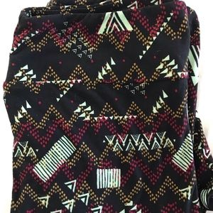 NEW LuLaRoe Black Aztec leggings- fits 12-18